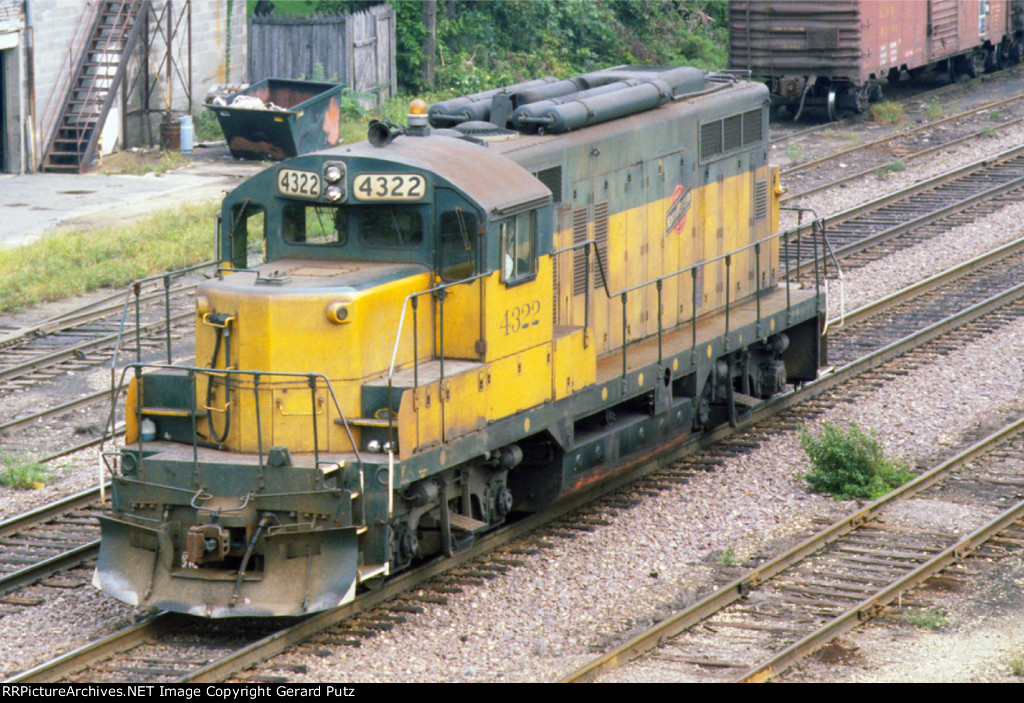 C&NW GP9R #4322 e/b